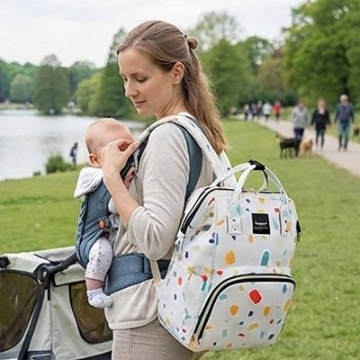 Sac a langer bebe maman bebe en mains